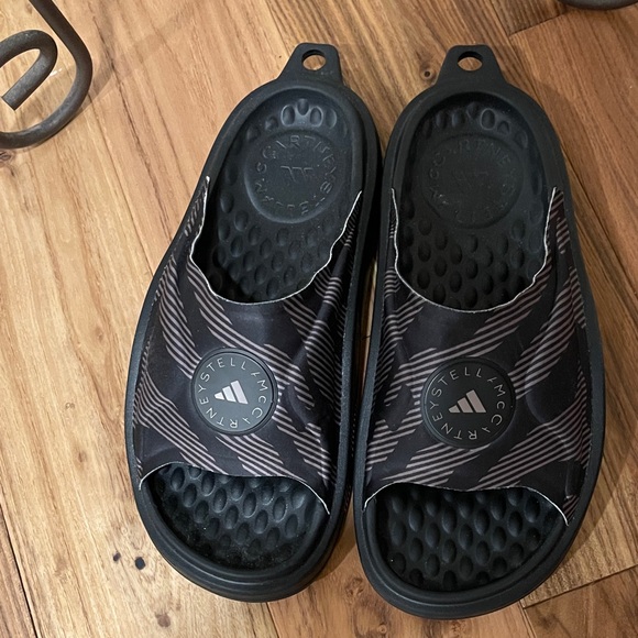 Adidas by Stella McCartney Black and Gray Slippers - Picture 1 of 3